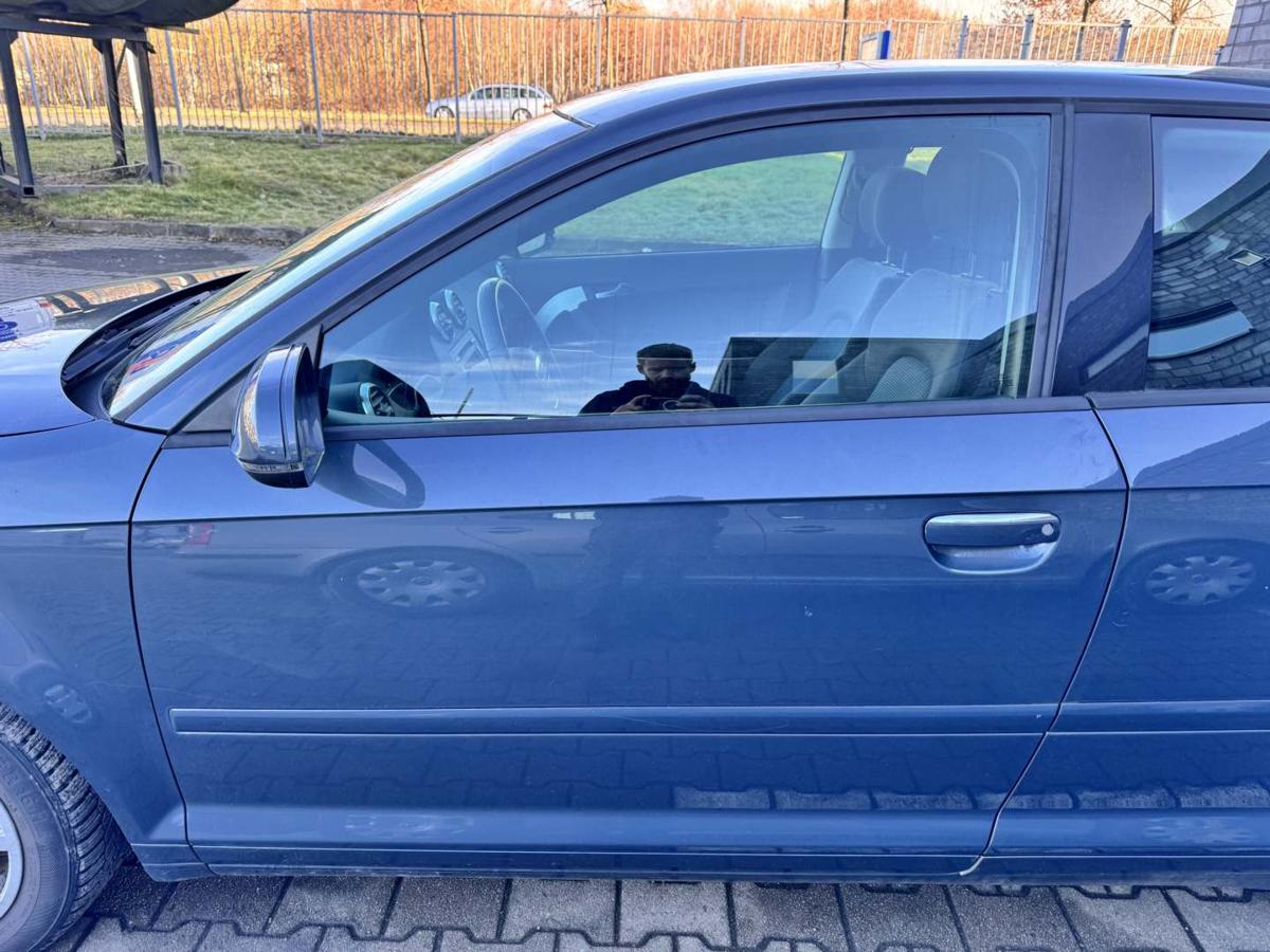 Audi A3 8P original T&uuml;r vorn links LZ7H Meteorgrau 3-T&uuml;rer Rohbau Bj.2011